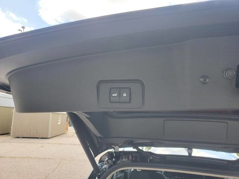 Used 2024 Nissan Rogue SV image 22