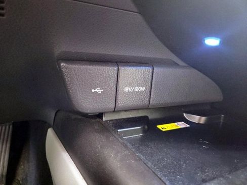 Used 2022 Toyota Camry XLE image 6