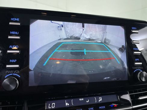 Used 2022 Toyota Sienna XLE FWD image 16