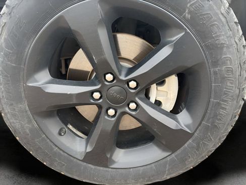 Used 2024 Jeep Grand Cherokee L Limited w/ Black Appearance Package image 26