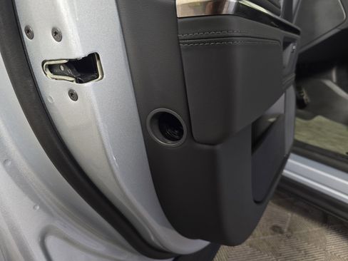 Used 2025 Rivian R1T Adventure image 30