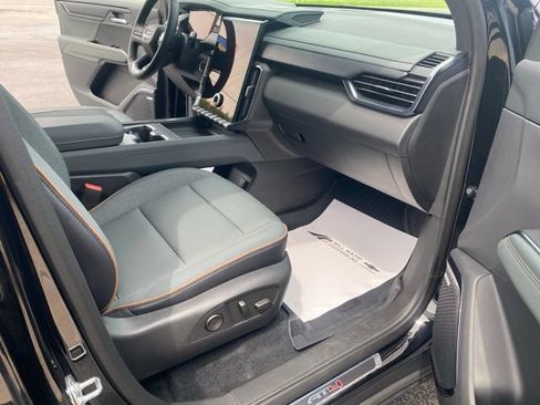 Used 2026 GMC Acadia AT4 w/ LPO, Floor Liner Package AWD/4WD image 10