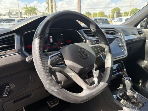 Used 2022 Volkswagen Tiguan SE R-Line image 12