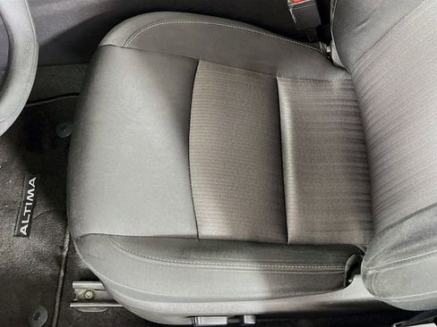 Used 2024 Nissan Altima 2.5 SV FWD image 19