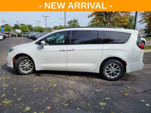 Used 2022 Chrysler Pacifica Touring-L AWD/4WD image 6