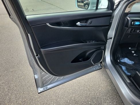 Used 2023 Lincoln Nautilus AWD w/ Premium Package image 17