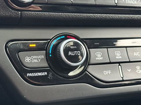 Used 2022 Kia Niro EX Premium image 28