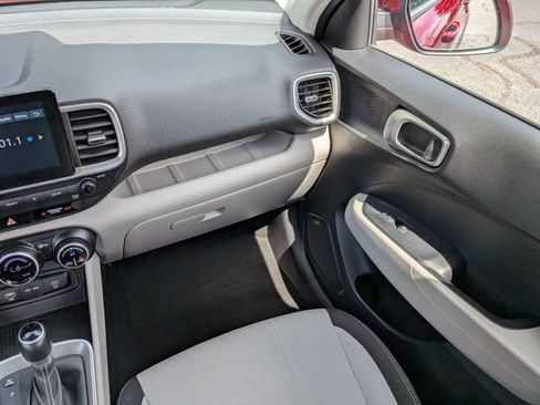 Used 2025 Hyundai Venue SEL FWD image 19