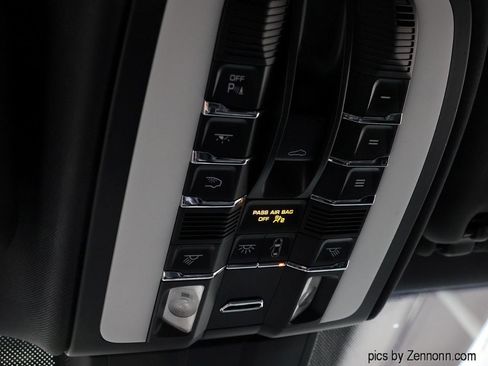 Used 2018 Porsche Cayenne image 24