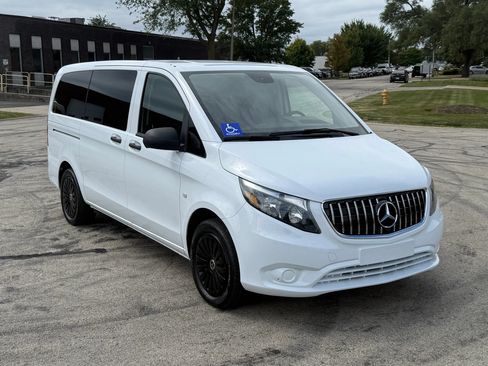 Used 2019 Mercedes-Benz Metris Passenger image 1