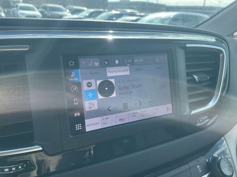 Used 2024 Chrysler Voyager LX image 20