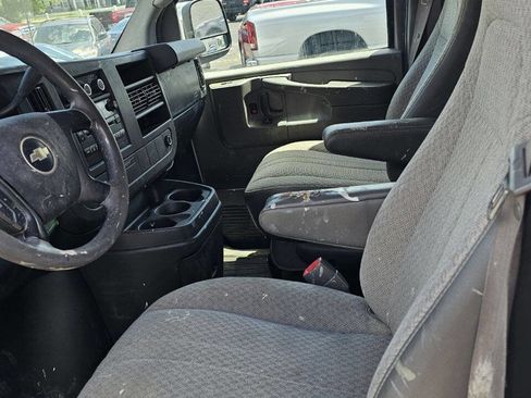 Used 2010 Chevrolet Express 1500 RWD image 10