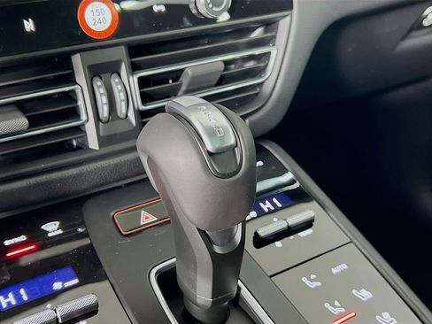 New 2026 Porsche Macan Turbo image 19