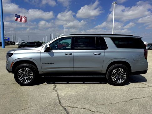 Used 2025 Chevrolet Suburban Z71 image 10