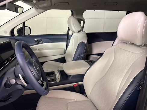 New 2026 Kia Carnival EX image 18