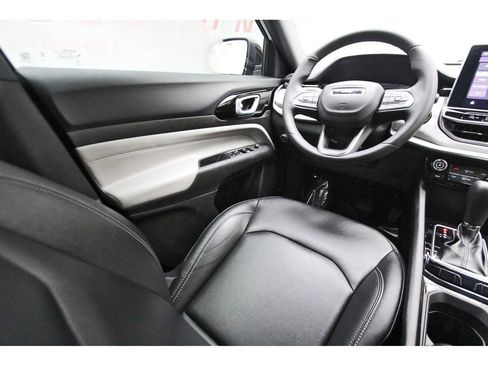 Used 2025 Jeep Compass Limited AWD/4WD image 6