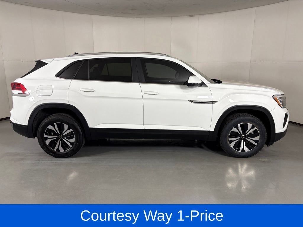 Used 2024 Volkswagen Atlas Cross Sport SE FWD image 12