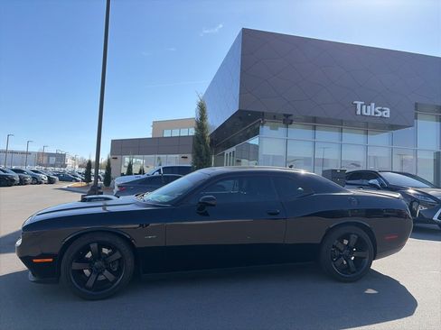 Used 2016 Dodge Challenger R/T Plus image 8