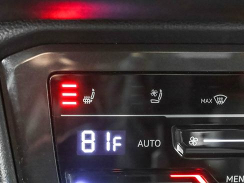 Used 2024 Volkswagen Tiguan SEL R-Line image 9