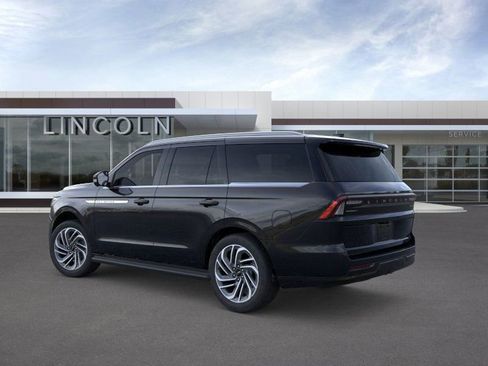 New 2026 Lincoln Navigator Premiere image 4