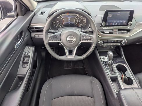 Used 2024 Nissan Altima 2.5 SV FWD image 18