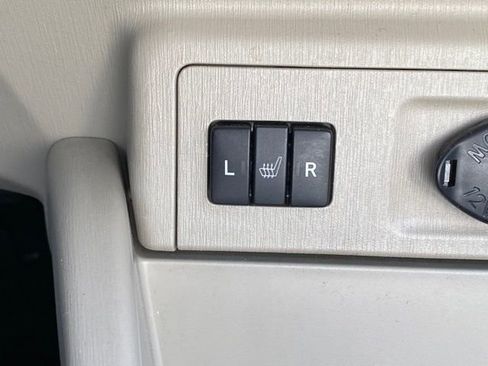 Used 2013 Toyota Prius V Five FWD image 17