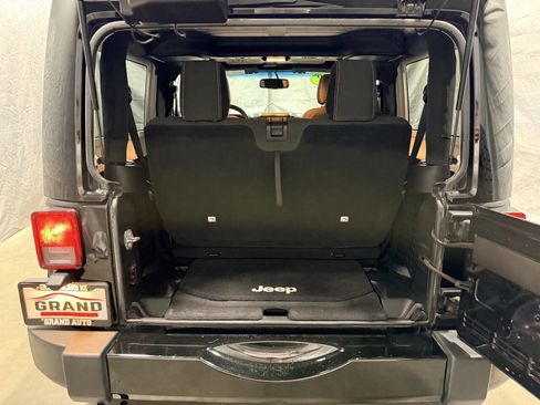 Used 2018 Jeep Wrangler Sahara w/ Connectivity Group image 23