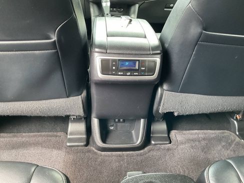 Used 2017 Toyota Highlander XLE AWD/4WD image 35