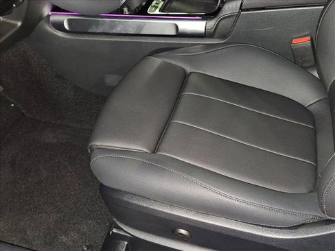 New 2025 Mercedes-Benz GLB 250 image 4