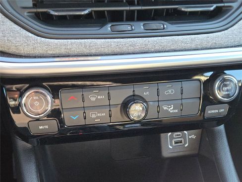 New 2026 Jeep Compass Latitude image 28