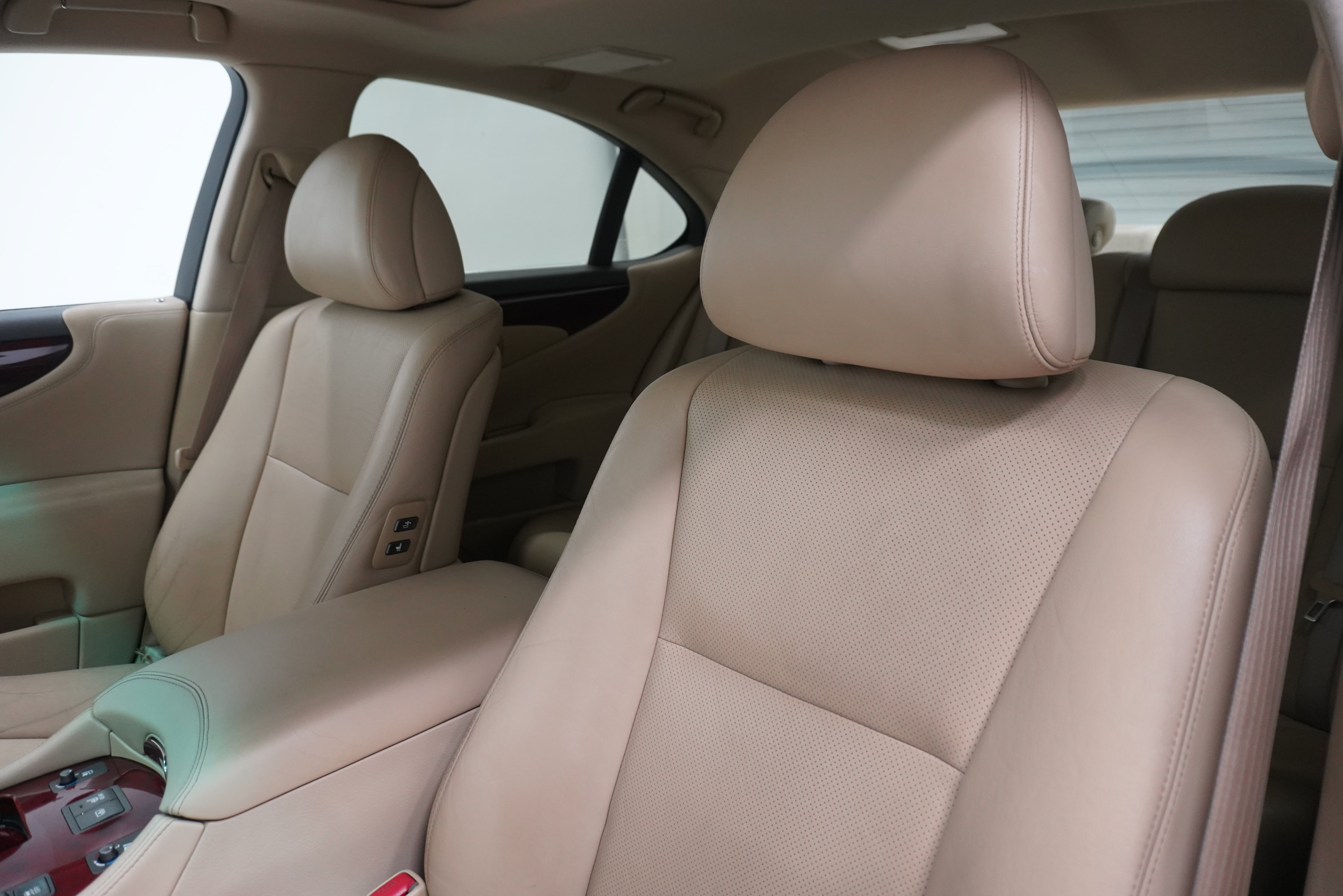 Used 2008 Lexus LS 460 w/ Comfort Pkg RWD image 9