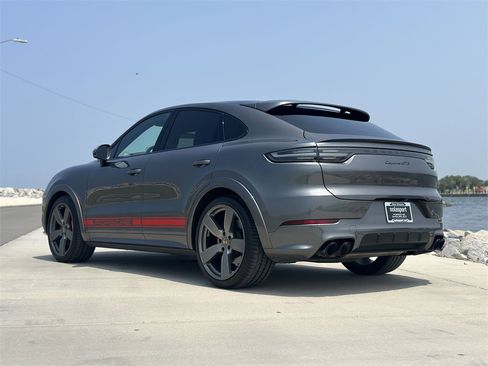 Used 2022 Porsche Cayenne GTS image 5