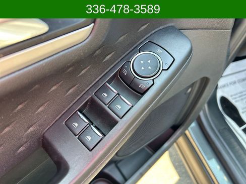 Used 2020 Ford Escape SE image 17