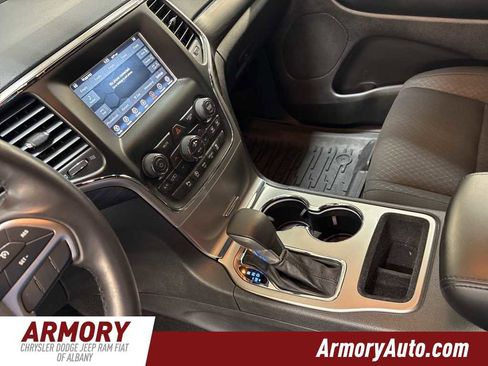 Used 2019 Jeep Grand Cherokee Laredo image 16