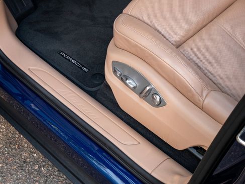 Certified 2024 Porsche Macan image 27