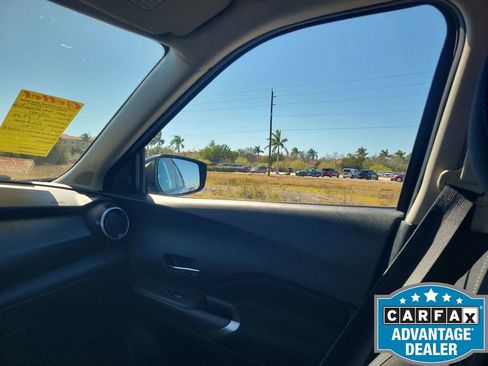 Used 2021 Nissan Kicks SV image 12