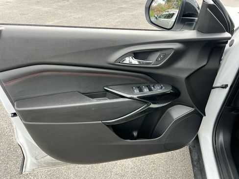 Used 2025 Chevrolet Trax RS w/ Sunroof Package FWD image 22