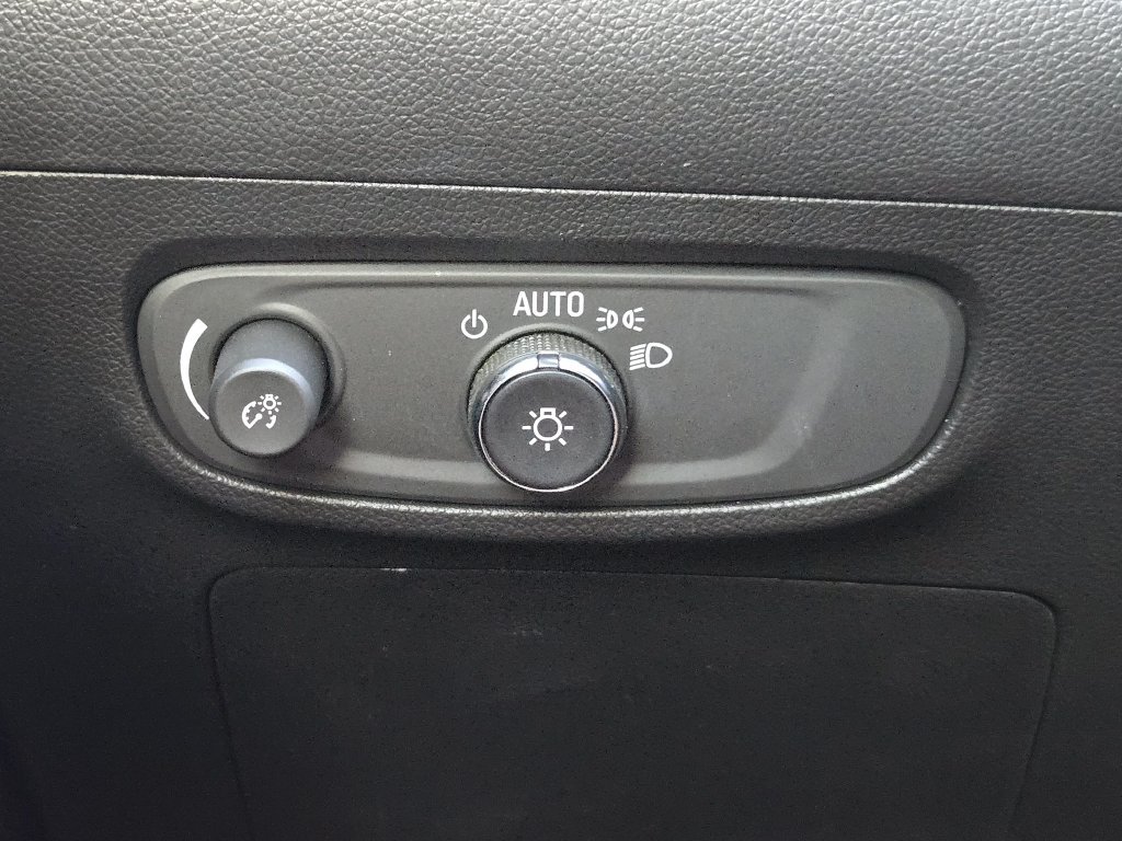 Used 2024 Buick Encore GX Preferred w/ Comfort Package FWD image 17
