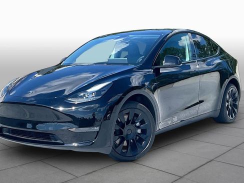 Used 2024 Tesla Model Y Long Range AWD/4WD image 1