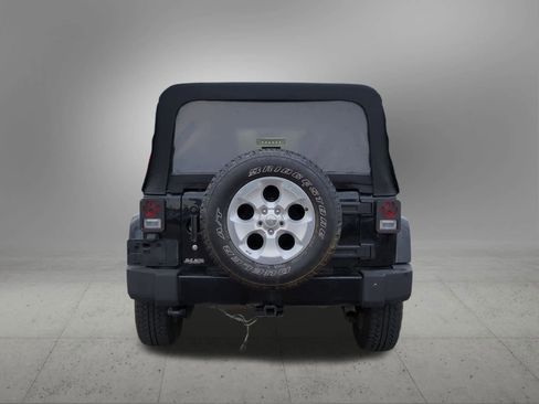 Used 2017 Jeep Wrangler Unlimited Sahara w/ Connectivity Group image 5