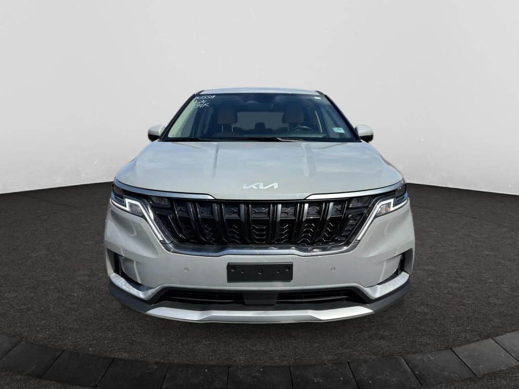 Used 2024 Kia Carnival EX FWD image 2