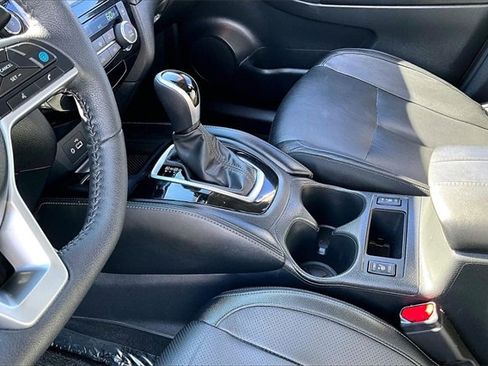 Used 2020 Nissan Rogue SL w/ Premium Package image 18