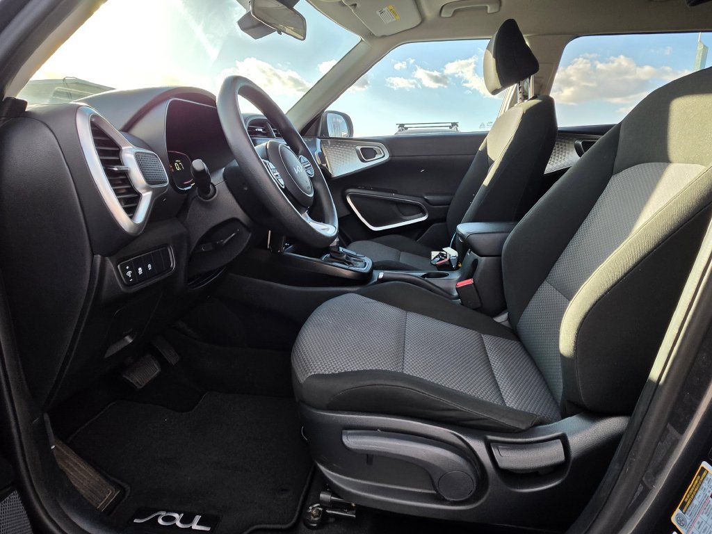 Certified 2023 Kia Soul LX w/ LX Technology Package FWD image 21