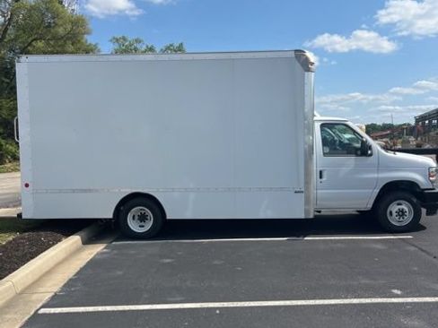 New 2025 Ford E-450 and Econoline 450 Super Duty w/ Driver's Safety Package RWD image 6