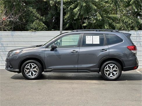 Used 2022 Subaru Forester Premium AWD/4WD image 13