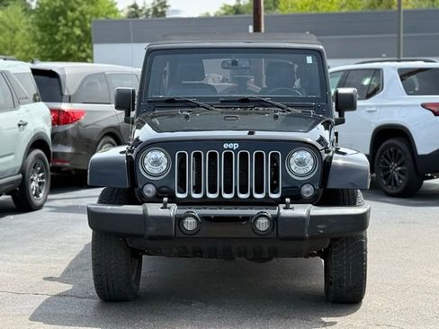 Used 2018 Jeep Wrangler Unlimited Sahara AWD/4WD image 30