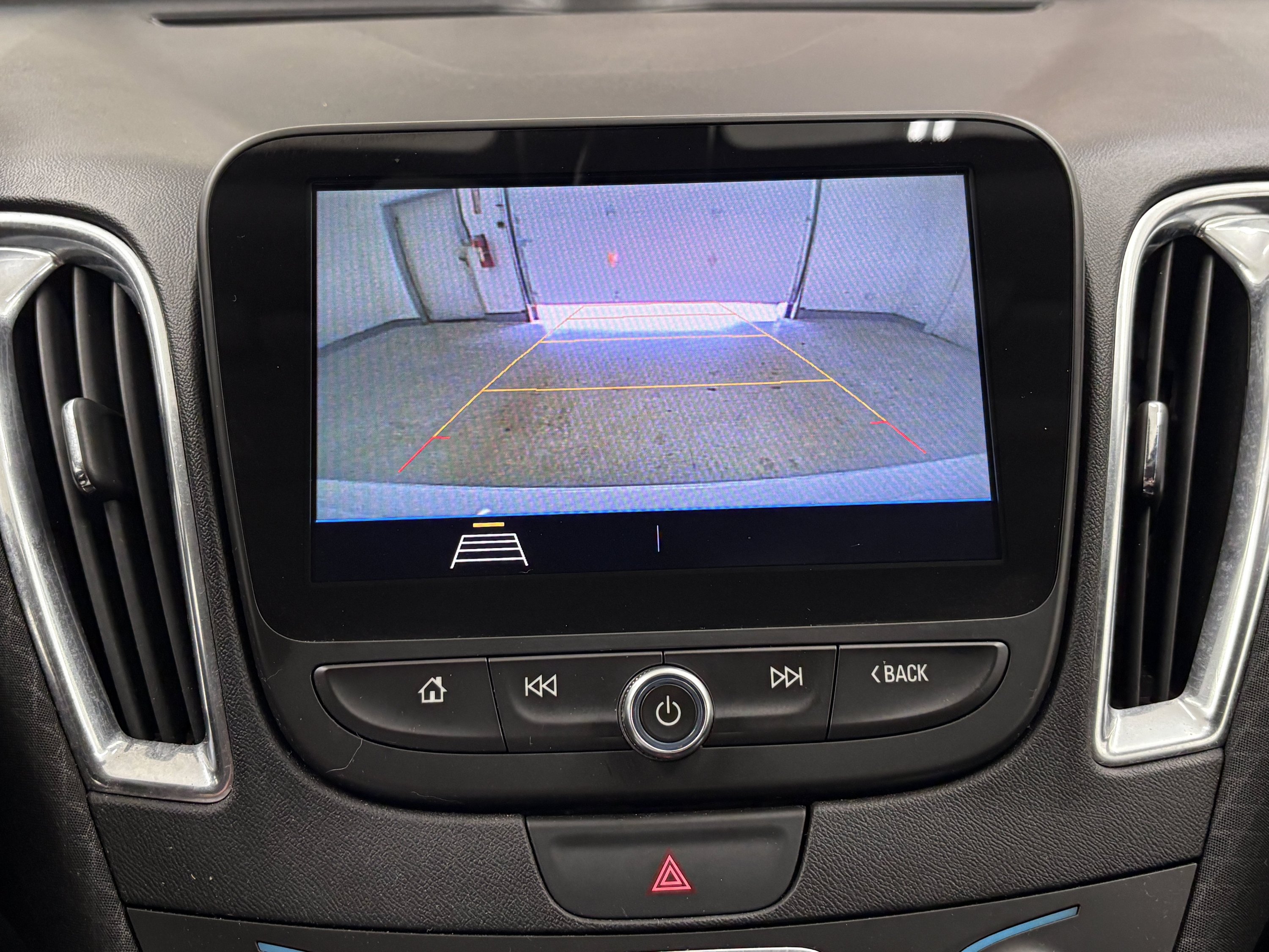 Used 2019 Chevrolet Malibu LT FWD image 15
