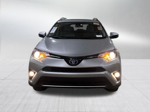Used 2017 Toyota RAV4 XLE AWD/4WD image 2