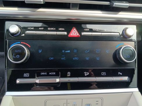 Used 2025 Hyundai Santa Fe SEL FWD image 22