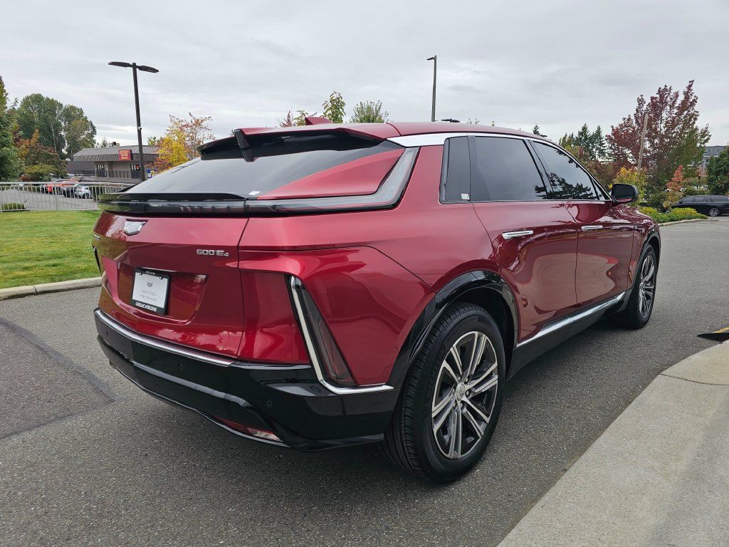 Certified 2024 Cadillac Lyriq Luxury AWD/4WD image 7